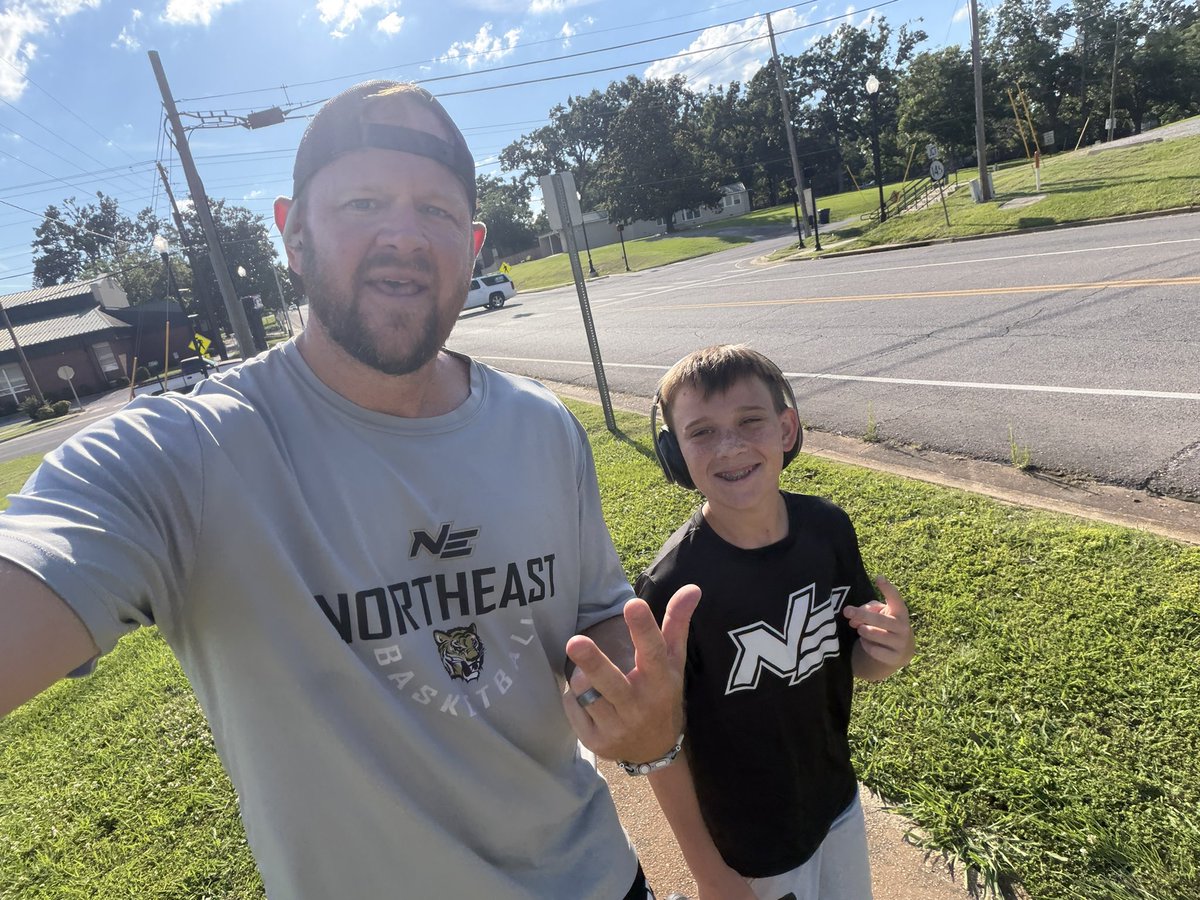 cordwright's tweet photo. Day 7: missing one but he had baseball so fair excuse!!
2.5 mile run ✅
Bleacher run ✅
Weight room ✅
Proud of their work so far …😎 https://t.co/VnWOgso84e