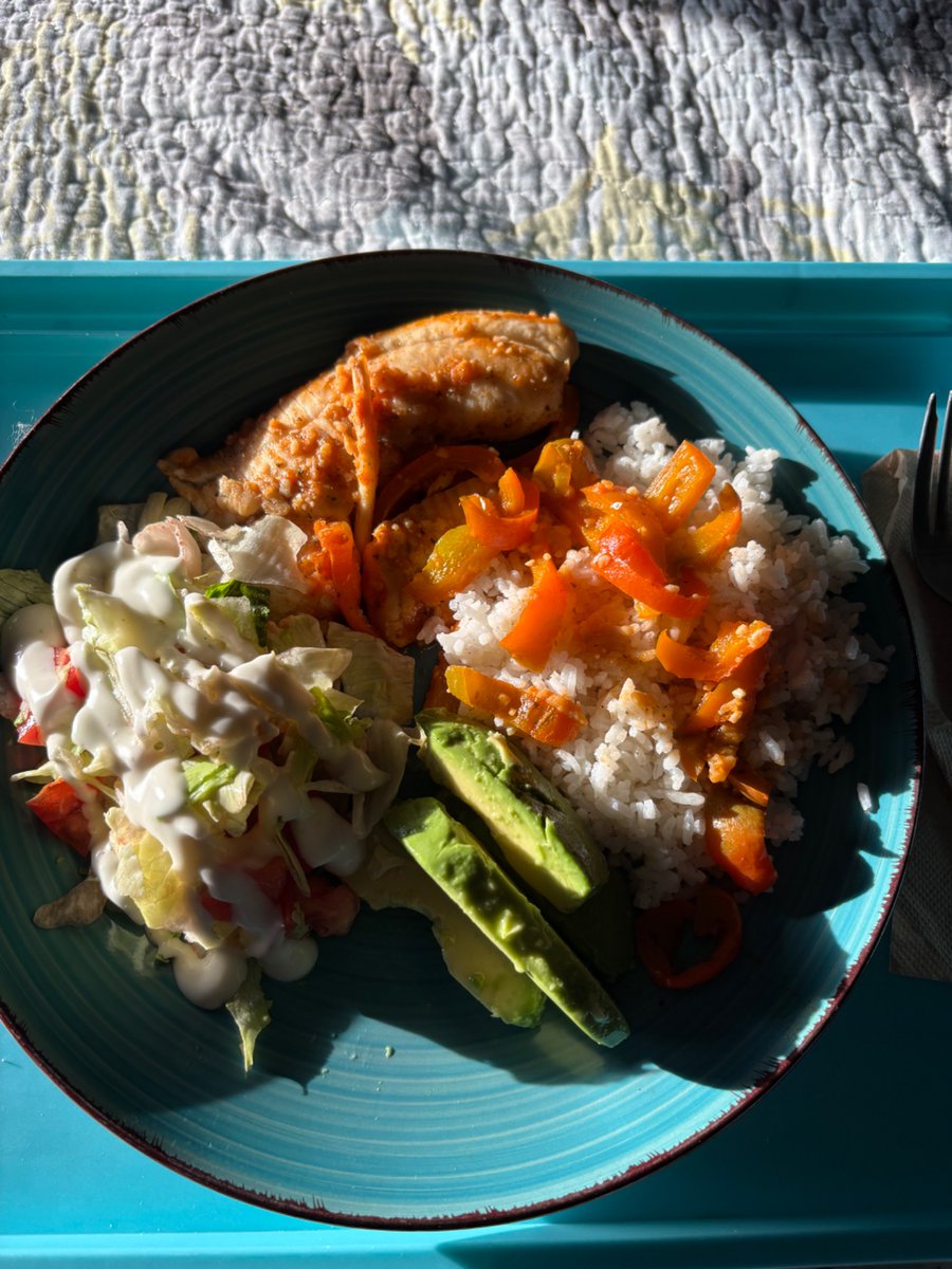 rosedevil32's tweet photo. Tilapia, peppers over white rice, avocado 🥑 and salad https://t.co/JiWiFxGBNF