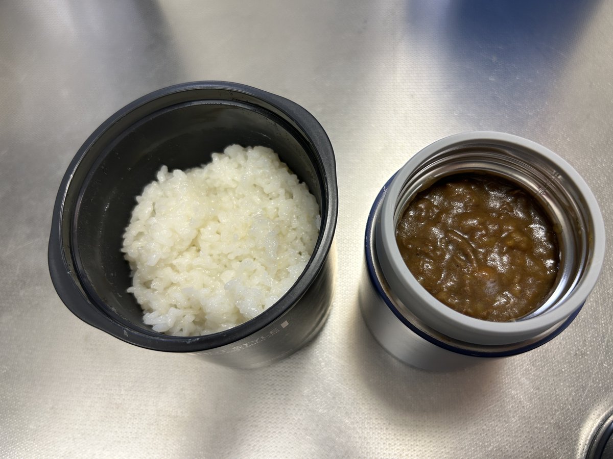 HapNao's tweet photo. お弁当出来た⭐️昨日のカレーに火を通したよ⭐️ https://t.co/0TLceR9TwE