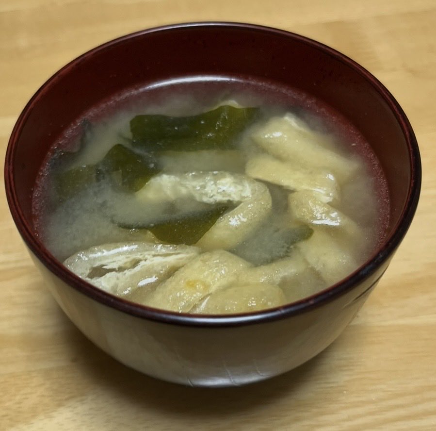 singekinoguha's tweet photo. お家に着いたので
お料理ですヽ(´▽｀)/✨

今日はぐはの気まぐれパリパリ
チキンソテーあの夏のおもひで
バージョンとお味噌汁だよ🥰💕

お食事終わったらお風呂入って
ポケモン少し遊ぶんだ🎮🤭

あとヒロアカも読むの📚😤 https://t.co/xuJdqLhrES