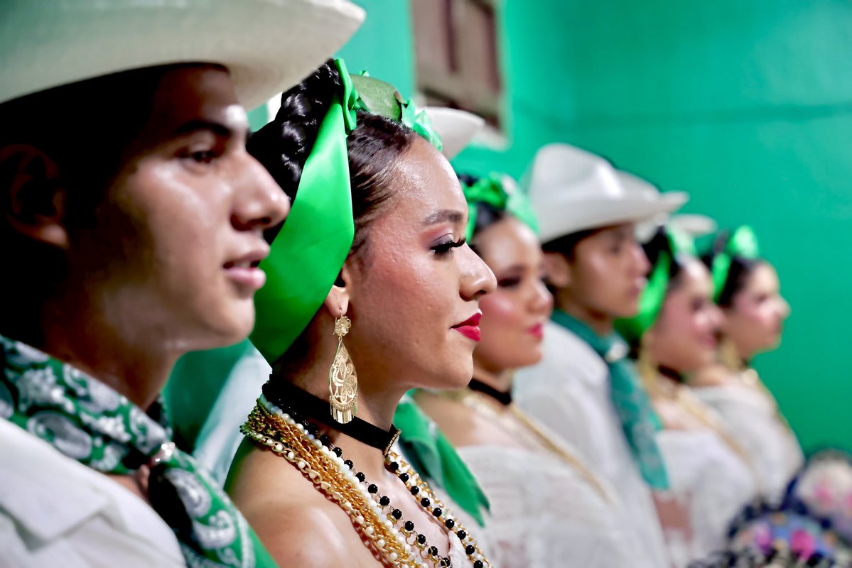 JavierHerreraMx's tweet photo. Nada mejor para cerrar la jornada que una charla franca y productiva con las Fuerzas Vivas de la Mixtequilla, en Ignacio de la Llave, #Veracruz. Profundamente agradecido con la alcaldesa Malú Santiago por su generosa anfitrionía. https://t.co/q4M79JaTvq