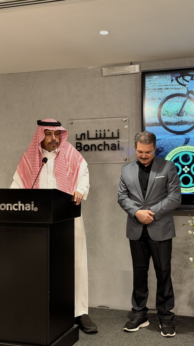 F_h2a's tweet photo. ودعـَنا اليوم بقلب حزين ومشاعر صادقة، الاخ والكابتن رفعت أحمد مدرب وأستاذاً في الدراجات الرياضية، كما مثل وخدمّ نادي الغوطة والرياضة السعودية لـ ٤٠ عاماً وأكثر ، شكراً لك أبو احمد كنت خير أخ وصديق ونلقاك على خير 💚

تشرفـت بالعمل والتعلم منك 🤲🏻
#حائل https://t.co/2DbSjL6R7R