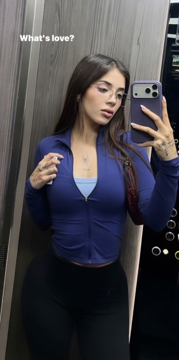 An76522's tweet photo. No muestra la cara la piroba porque es horrible 🤮💩 https://t.co/xsRW2002Ms