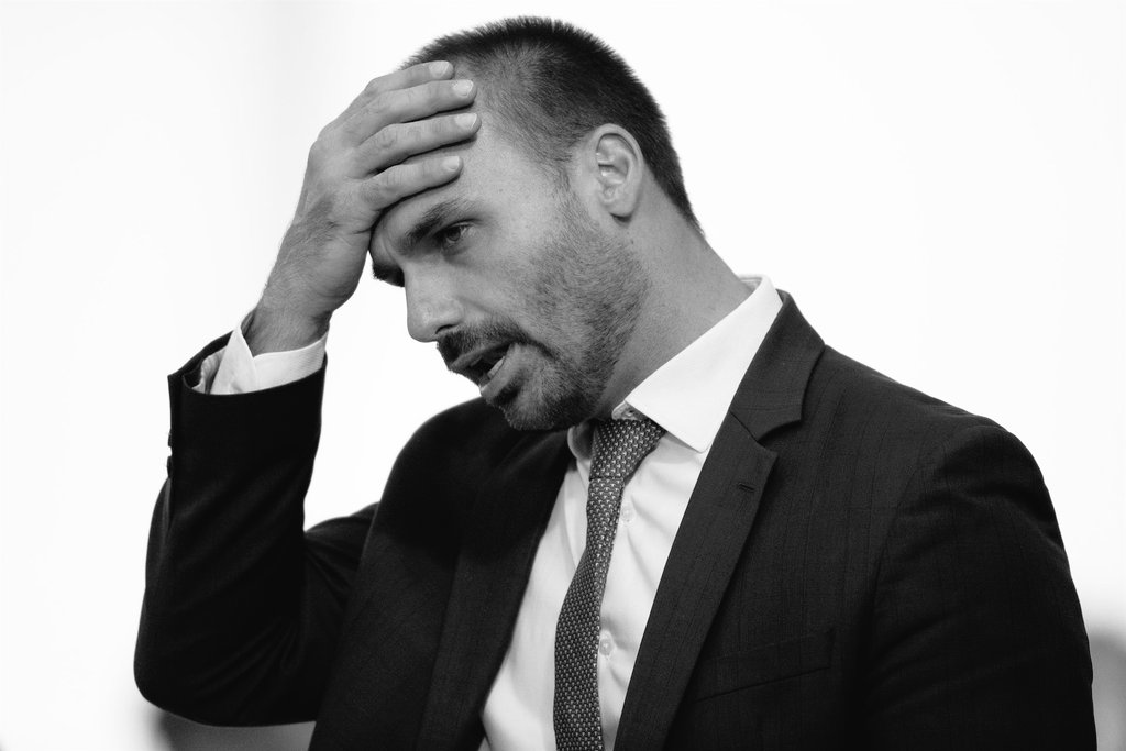 Insights_conj24's tweet photo. 🚨 URGENTE: Por unanimidade, 1ª Turma do STF CONDENA Eduardo Bolsonaro a 4 anos e 2 meses de prisão

Eduardo foi CONDENADO por coagir a Justiça Brasileira no curso da investigação de seu pai na trama golpista, negociando sanções com os EUA.

O novo PRESIDIÁRIO também está CONDENADO a 12 anos de inelegebilidade.

GRANDE DIA!