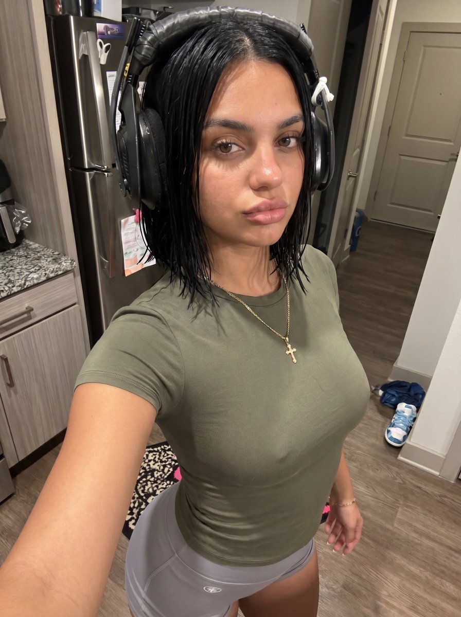 miaduarte05's tweet photo. @bb6bunx2 only if u want to🙈 https://t.co/MKVgKfA1Sv