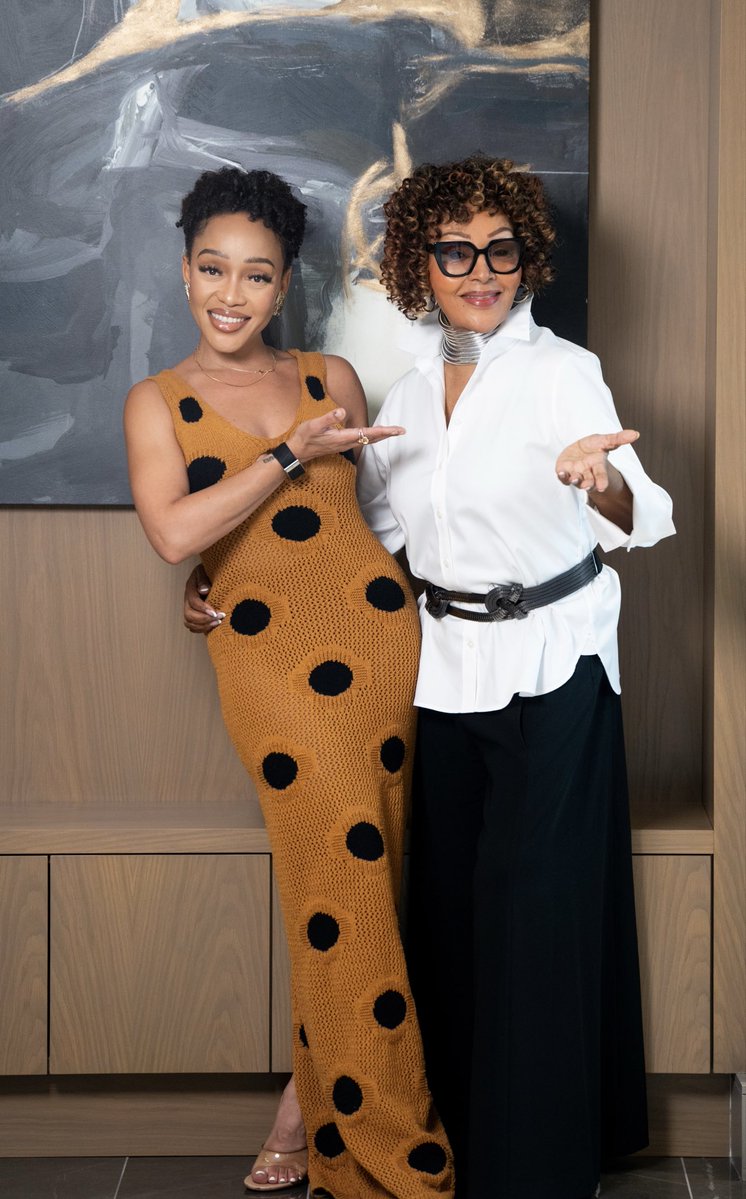 Thando_Thabethe's tweet photo. Show me a better way to spend Youth Day, than with a trailblazing hero who broke down all walls, created spaces that didn’t exist and allowed for uncomfortable conversations in post-apartheid South Africa other than the incomparable @feliciamabuzasuttle …she walked so we could run, the first black South African woman I ever saw on TV… a woman who showed me what was possible…full episode coming in #YOURSTORY @947 @947drivethando 🇿🇦🇿🇦🇿🇦🇿🇦