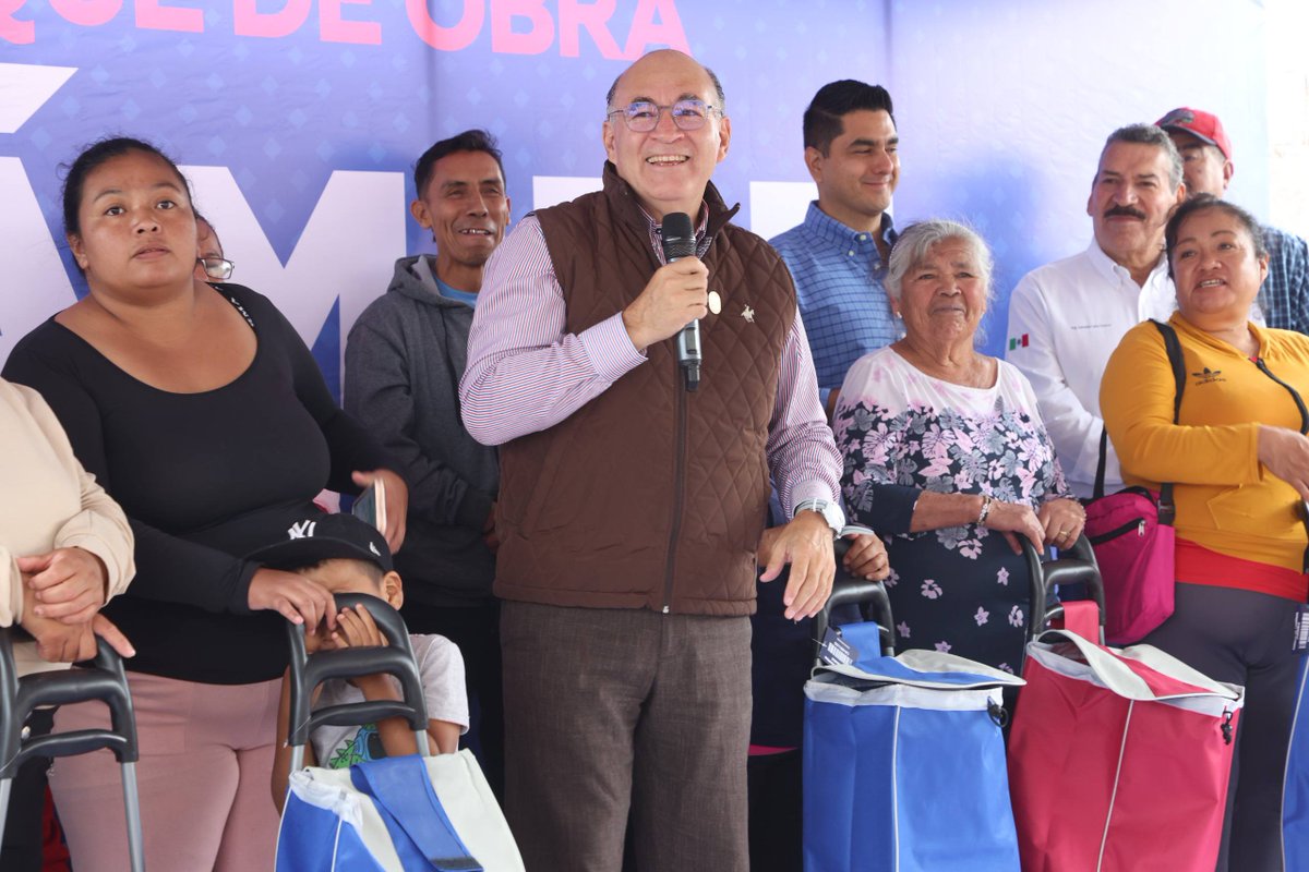 EF_Galindo's tweet photo. Hoy arrancamos una obra muy importante para las familias de la calle Pirámide, en la colonia Imperio Azteca.

Con #CapitalAl100 seguimos atendiendo necesidades que por años esperaron solución, trabajando de la mano con las y los vecinos para mejorar su calidad de vida. #SanLuisAmable