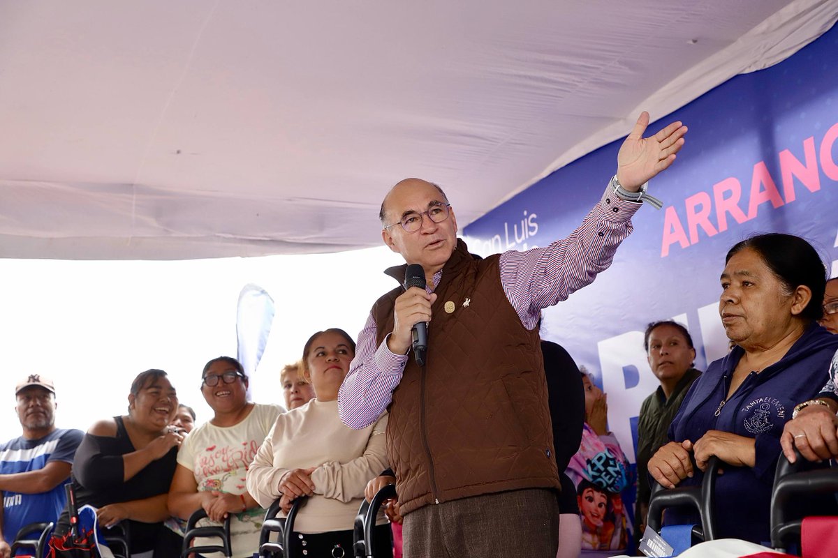 EF_Galindo's tweet photo. Hoy arrancamos una obra muy importante para las familias de la calle Pirámide, en la colonia Imperio Azteca.

Con #CapitalAl100 seguimos atendiendo necesidades que por años esperaron solución, trabajando de la mano con las y los vecinos para mejorar su calidad de vida. #SanLuisAmable