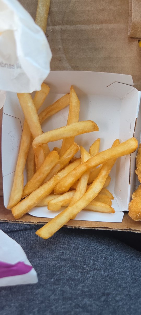 adamkling007's tweet photo. Freezing cold fries, nuggets, and no bacon on bacon quarter pounder. Natrona Heights PA location @McDonalds https://t.co/X4QmJNexIq