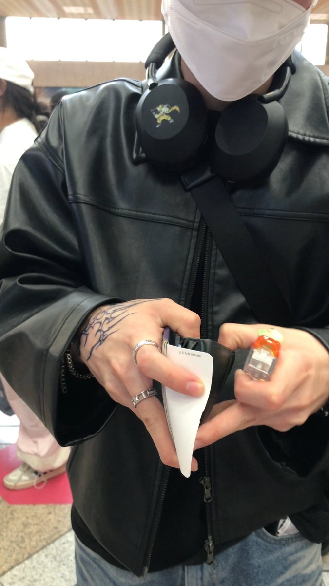 HAIM_beep's tweet photo. 명절에용돈주는어른미잇다 https://t.co/zJ856sfhI5