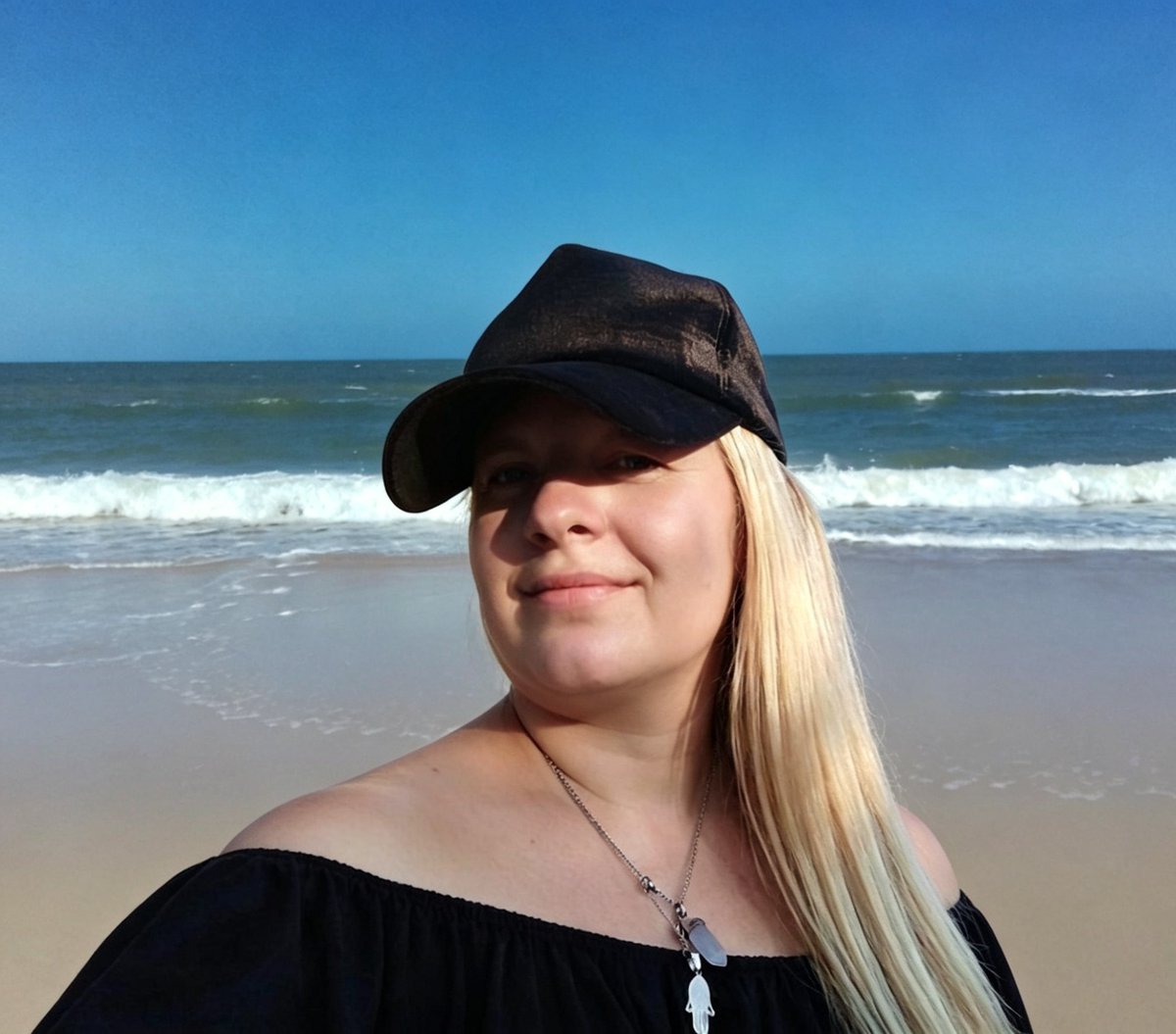 brujacarla's tweet photo. @Zak_Bagans Your cap https://t.co/E14zIQejwP
