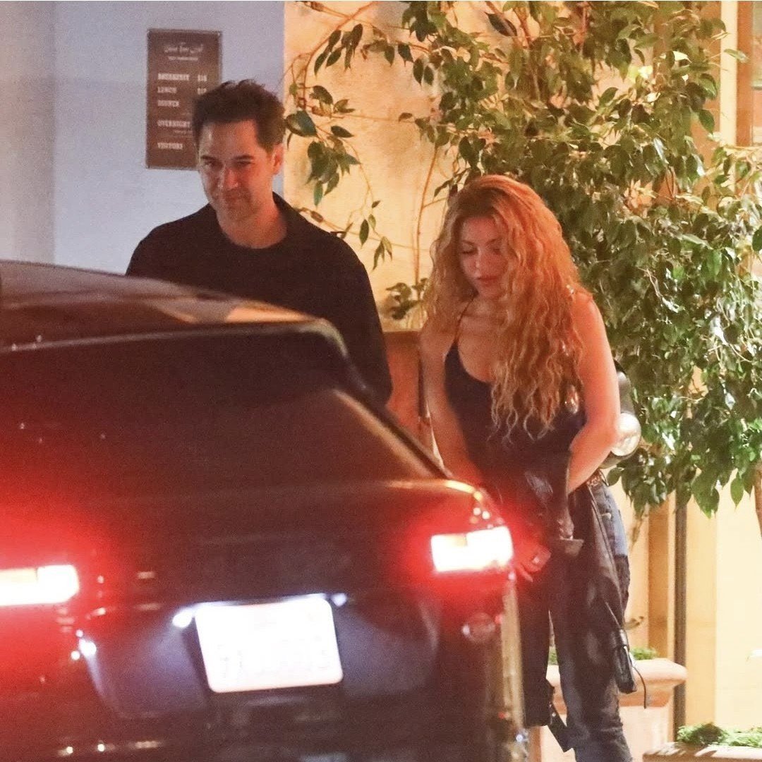 TheBoyCabra's tweet photo. Shakira saliendo con Manuel García- Rulfo. 

La loba puso su mirada en su próxima presa.🔥 https://t.co/hH7h3RLzRU