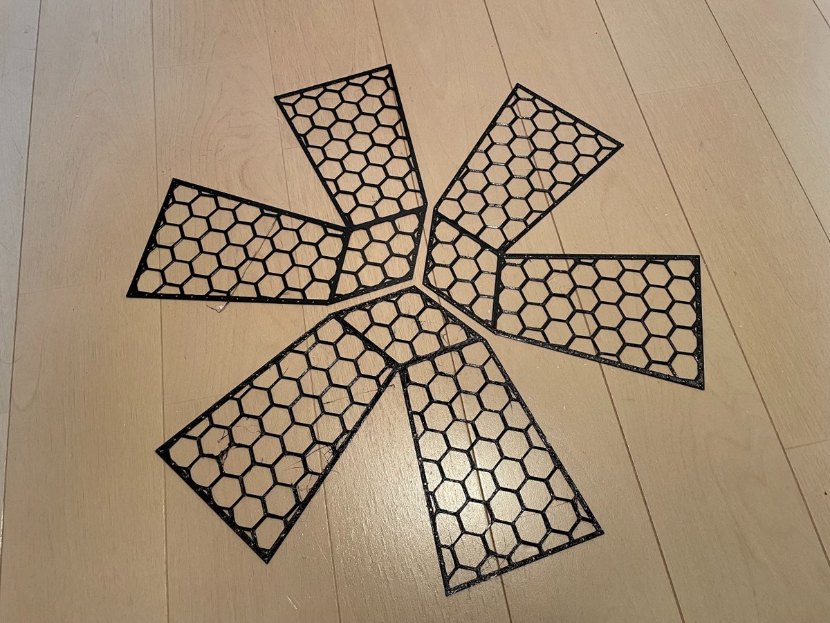 nakayan_rc's tweet photo. 以前作った３dプリントして作ったランディングネット。ずっとこれに合う網の部分を探していたんだけど。。。ふと網も3dプリント出来るんではないかと思いTPUでプリントしてみました。３っのパーツに分けて糸で編んで完成です。 https://t.co/QR374IDglX