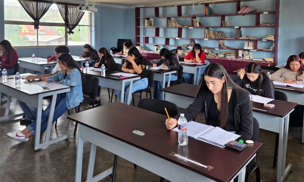 NotiSaS's tweet photo. Más de mil aspirantes presentan examen de ingreso a la Upnech https://t.co/him1CONru1 https://t.co/SlCSquQiTG