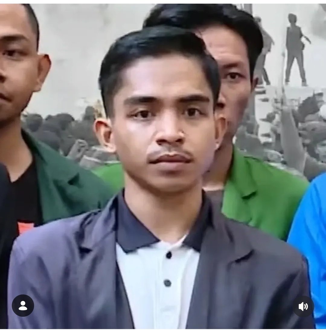 yaniarsim's tweet photo. Mahasiswa kelas Ruko 14 😁🤭 https://t.co/NUlfouSjo2