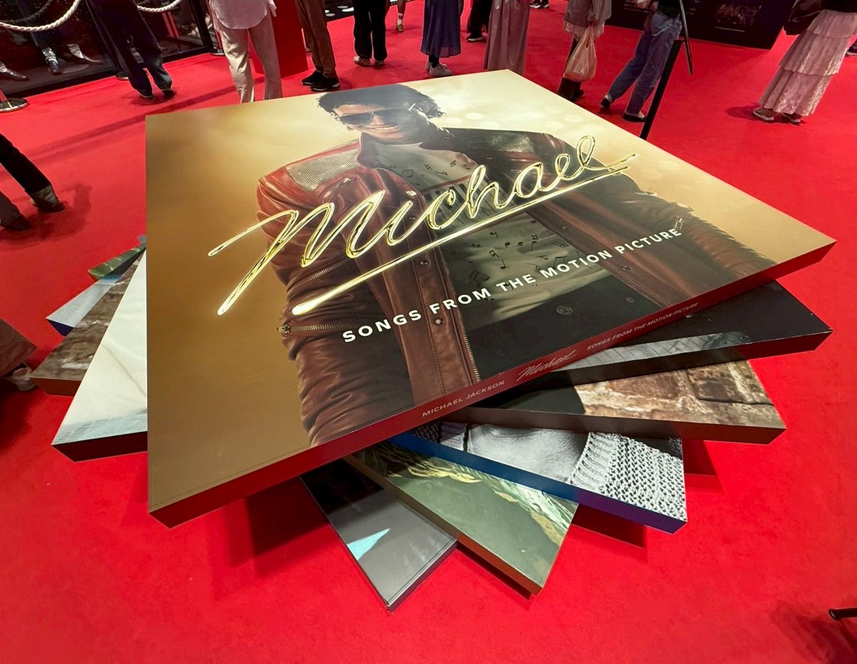 DC78rd's tweet photo. 映画MICHEAL
2回目観てきた
1度目より更に心が震える🕺💘😭
後世が更に評価するアーティスト
👑彼らもきっとそうなると確信してる❣️
2017高尺で観てから…
どれだけの時が過ぎ
こんなにも君を想う♪
👑ワールドツアー😭
今はそれぞれの道だけど
また5人でも
いつか笑って会えますように🙏 https://t.co/WpwodLFr3H