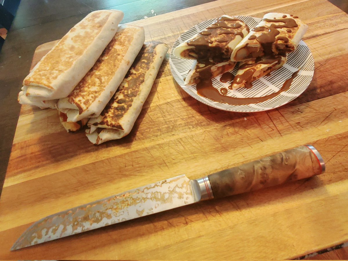 TheBreedMaker's tweet photo. As is my tradition i violate tradition.
Chorizo potato bean burritos. Seasoned w cinnamon, allspice, oregano, cumin, chipolte. Smothered in chocolate mole. https://t.co/SuRAKzCW5J