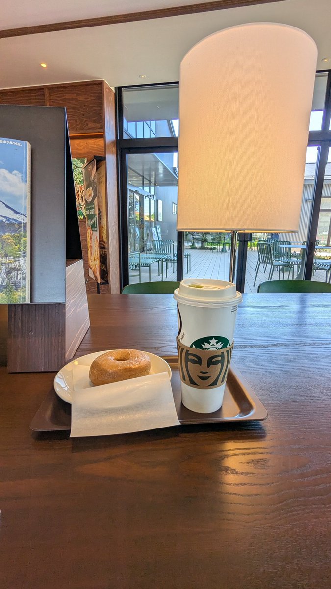 tatsuhiro__s's tweet photo. モーニングコーヒーは軽井沢のスターバックスで。おはようございます。
久しぶりに軽井沢来たら駅のすぐ隣に新しい商業施設がオープンしてました。
#軽井沢
#軽井沢T-SITE https://t.co/Xoqs1hp9oh