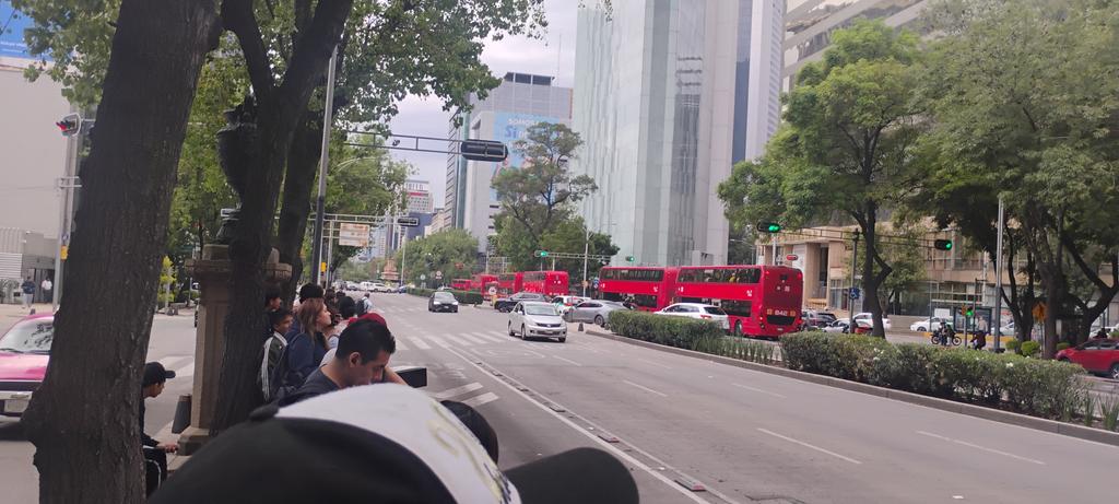 manny6524's tweet photo. @MetrobusCDMX Envíen vacíos a Amajac en cada movimiento se descontrola el servicio https://t.co/RkMevcnhlG