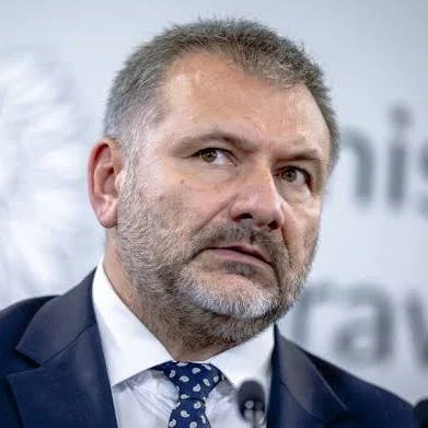 MiPat15758's tweet photo. @gfkot Policja będzie wyprowadzać tych, którzy łamią w Polsce prawo. O żurek https://t.co/VtkCgRY7vu