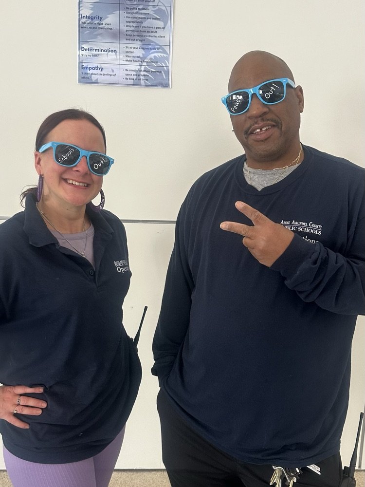 SevernaParkMS's tweet photo. Teacher mode: OFF.
Summer mode: ON. ✌️☀️ Wishing everyone a fun and relaxing break! 

https://t.co/83pa4v0E6S

#ParkPRIDE #BelongGrowSucceed https://t.co/4D470OOtMW