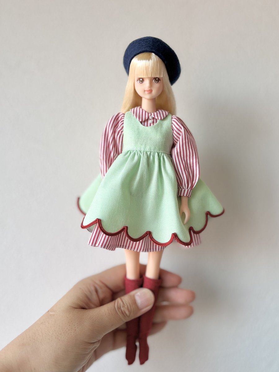 harubombird's tweet photo. 大きい子も着れました！
3月に初めて参加した彩色ツアーで、
私が彩色したジェニーフレンドHちゃんです。
本物より、星が大きくて左右で大きさが違うけど、かわいくてお気に入りです。
彩色ツアー、また参加したいなぁー

#ジェニーフレンドh 
#ジェニー
#リカちゃん
#リカちゃんキャッスル https://t.co/TIKyK9LsXa