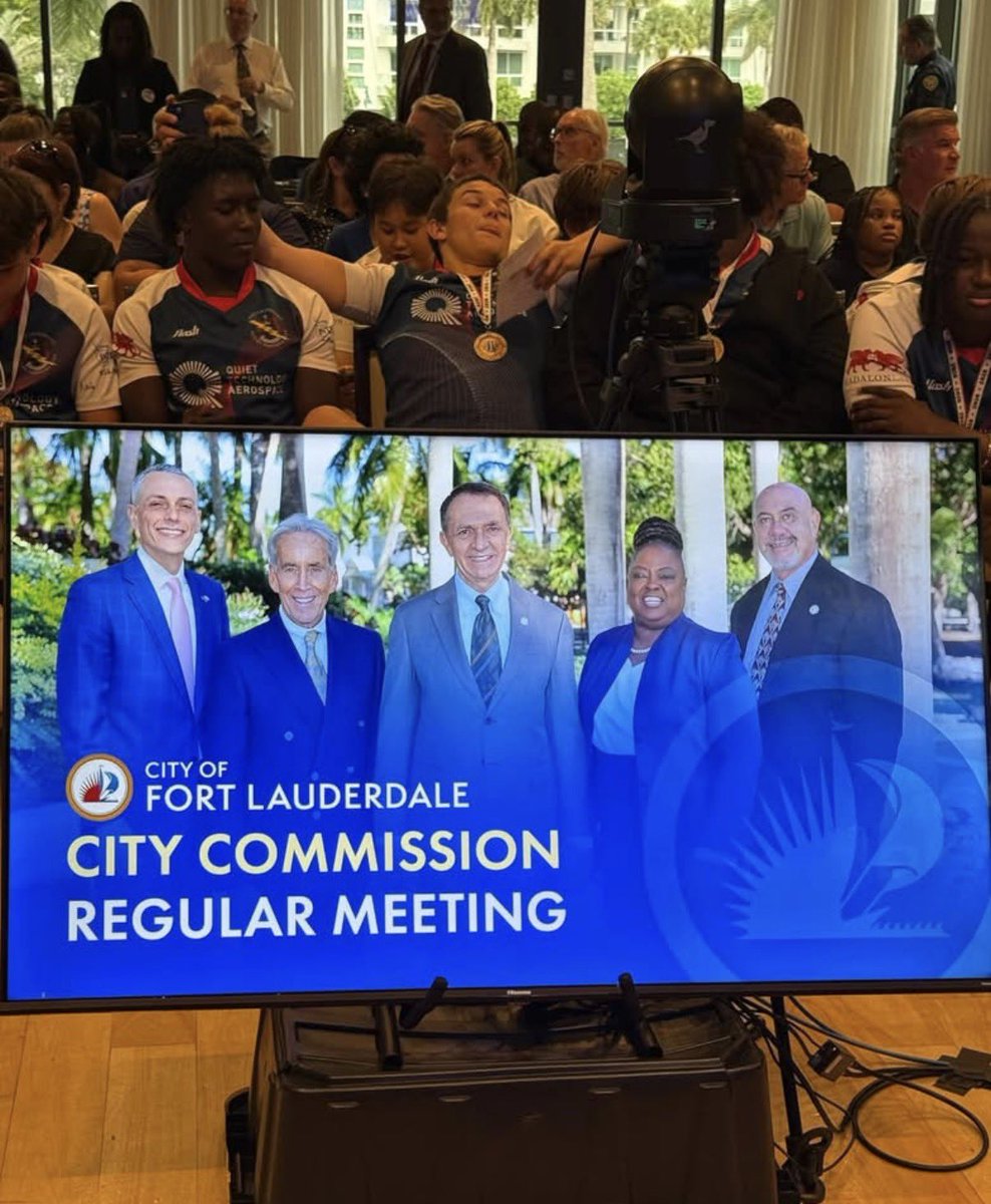 stevenmglassman's tweet photo. It’s National Boys and Girls Club Week and tonight it was my pleasure to present a Proclamation to the Boys and Girls Club of Broward County in recognition of the outstanding work they do in our community and the service they provide. Thank you! https://t.co/MVb4MAvJMs