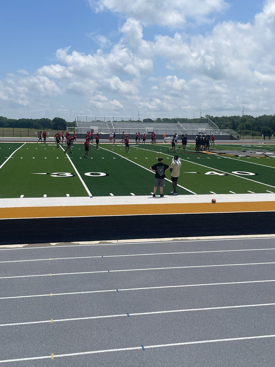 fbacrosstexas's tweet photo. Great time in Dawson today with Coach Simmons. Got to watch some 7-on-7 too!
Thanks Coach! Episode 75 of Beyond the Lights: Football Across Texas airs tomorrow evening (Wednesday).
https://t.co/ojDiR2Z7ku https://t.co/bzi2FFJK39