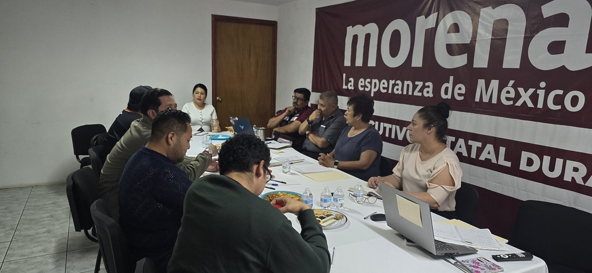GarciaGaray_L's tweet photo. Concluimos nuestra cuadragésima quinta reunión de trabajo con nuestras secretarias y secretarios del comité estatal. 
Detrás de cada asamblea, de cada jornada de credencialización y de cada recorrido por el territorio, hay horas de planeación y un profundo amor por nuestro movimiento. Llegar a 45 sesiones ordinarias refleja la disciplina de un equipo unido y listo para consolidar el segundo piso de la transformación en nuestro estado.