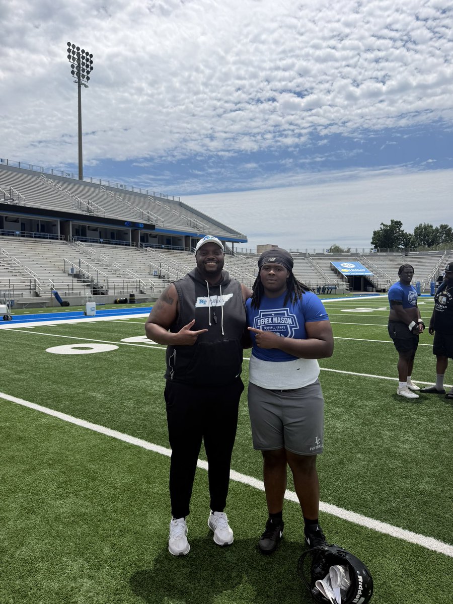 CortneyDunnJr5's tweet photo. Summer grind MiddleTenn 🔵⚪️
@marcus__evan 
@CoachBrowne72 
@ScelfoA_ https://t.co/tqlmXdMpYP