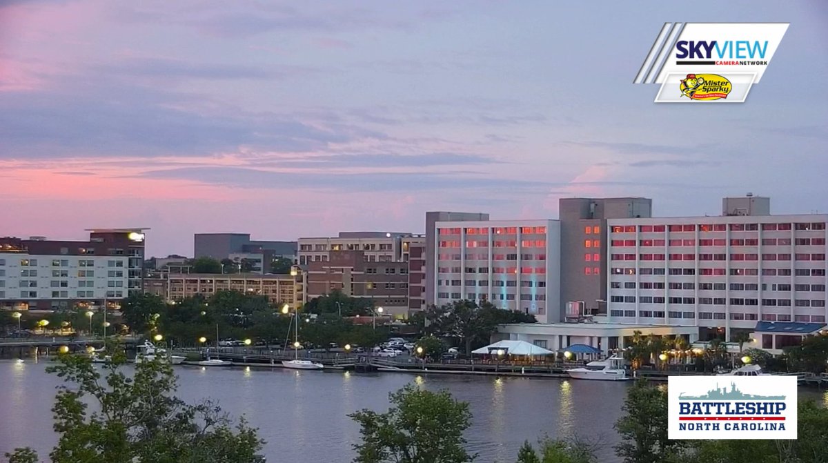 LeeHaywoodWX's tweet photo. What a beautiful evening view of the Port City of #WilmingtonNC!
#WWAY #NCwx https://t.co/PlAVJ3oizv