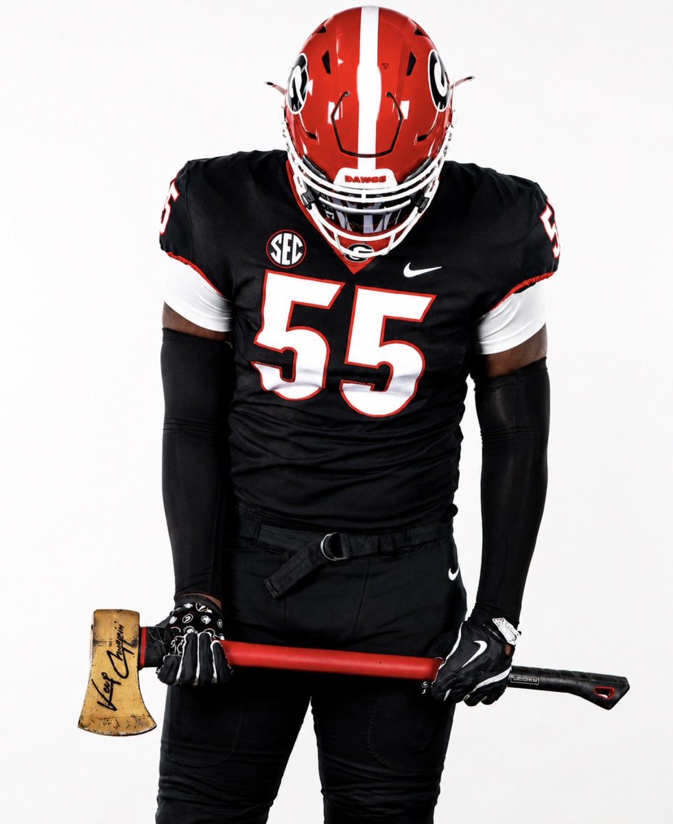 bulldawgrecruit's tweet photo. 2027 4-star OT Kennedee Jackson @KennJack55 from Lithonia HS (GA) on his official visit to Georgia.

The 6-5.5 / 301 pound offensive tackle is #98 ranked player in the 2027 class according to On3’s industry ranking. https://t.co/EdeejYQLFg