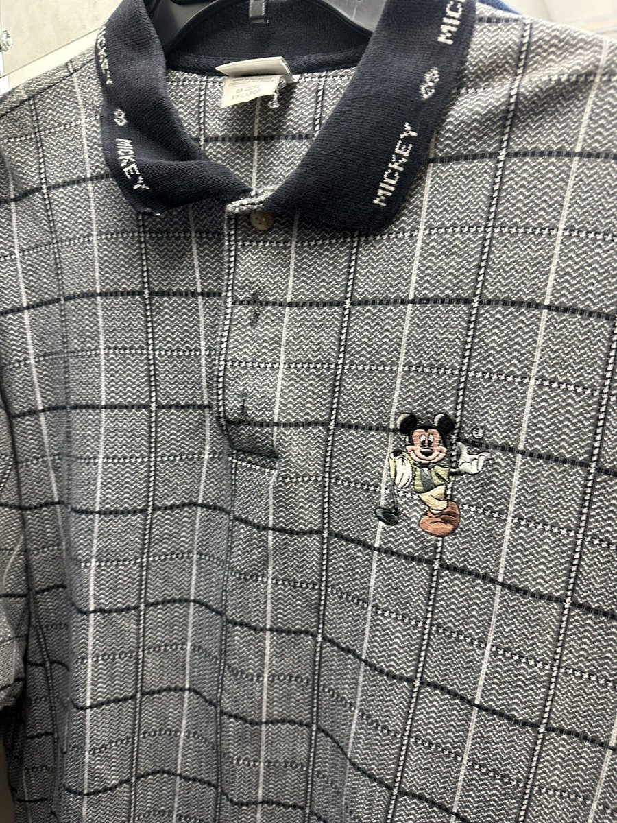 TheMonkeyJungle's tweet photo. Someone who participated in the Toontown Open died and his relatives gave all his clothes to Goodwill https://t.co/Av6sBIVRah