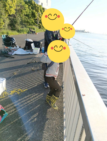 msk_1939's tweet photo. 【社員の休日🐟】​ 
鶴見区のふれーゆ裏で釣りをしました！​
狙いのアジは釣れませんでしたが、コノシロとカタクチイワシが釣れました​✨
釣った魚は唐揚げにして美味しくいただきました☺
#釣り #魚 #休日 #小ネタ https://t.co/jy9NPbFySq