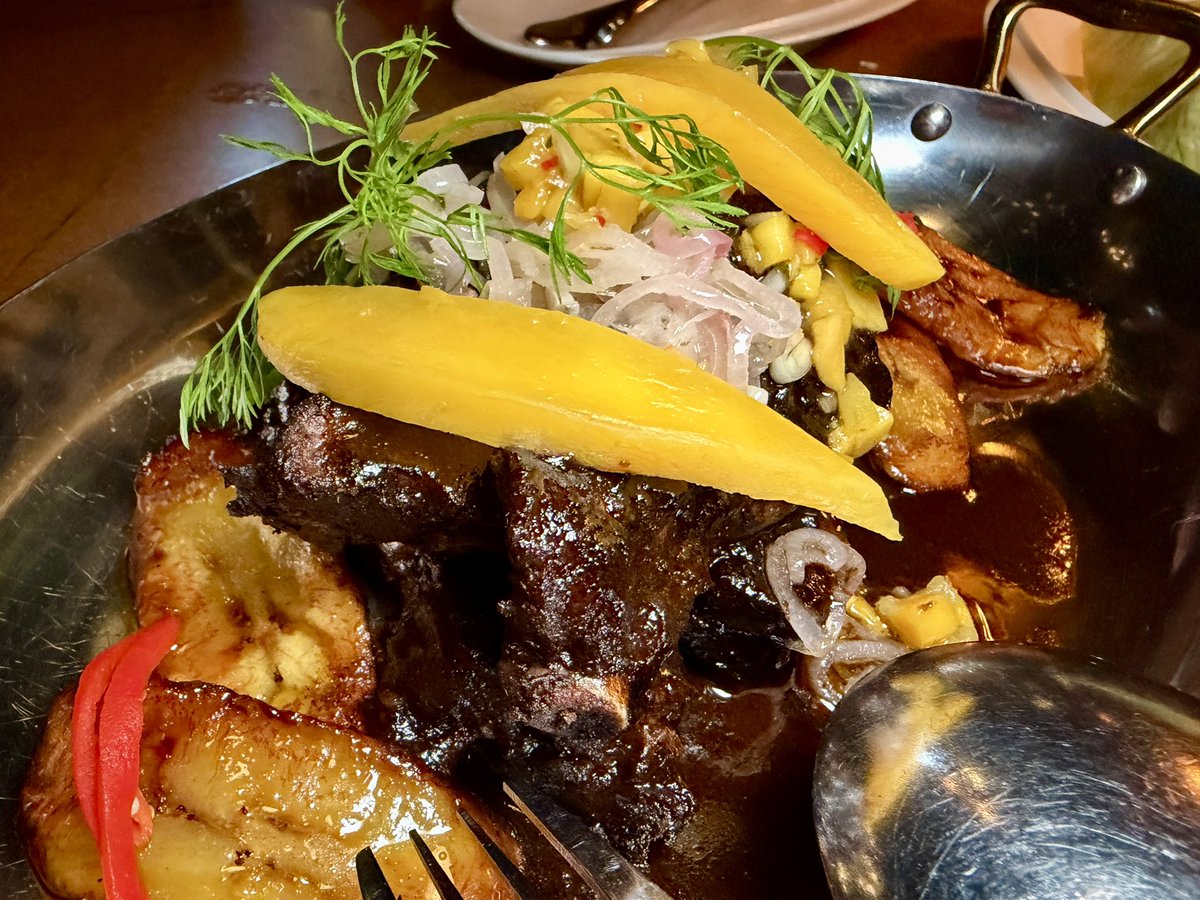 jwalkermobile's tweet photo. Main courses at Lee restaurant in Toronto https://t.co/TyXpbHZAC6