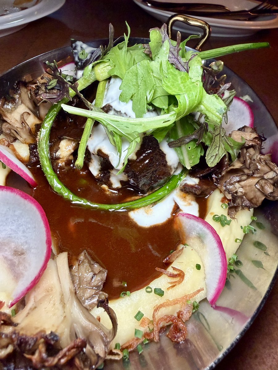 jwalkermobile's tweet photo. Main courses at Lee restaurant in Toronto https://t.co/TyXpbHZAC6