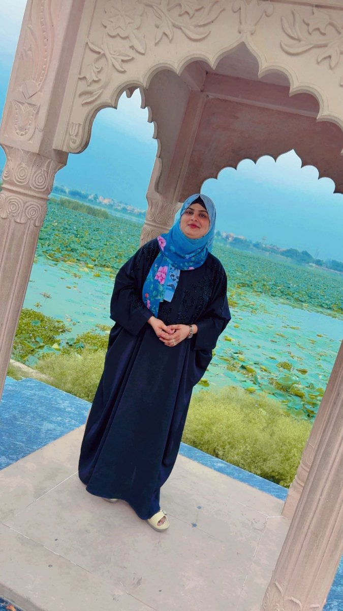 ShabnamChandni's tweet photo. निकल आया है सूरज अब कहाँ तक,
कोई सोता रहेगा कब कहाँ तक।
#goodmorning #postviralシ #shayarilover #hindikavitayen #urdushayari #shayari #ChandniShabnam https://t.co/jWpyjtMp4C