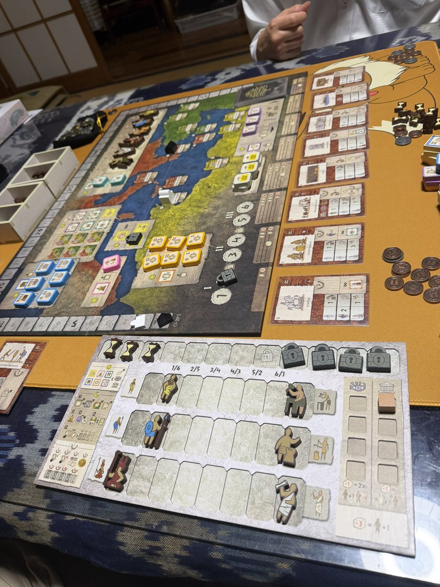 NNNseven's tweet photo. GENTES（ジェンティス）

人を育成して街を建ててカードをプレイして得点を稼ぐゲーム
ただし何をするにも時間がかかり、時間がかかれば手番が減る

ボロ負けのボロ
結果的にいうと人材育成に金をかけすぎてカードプレイをおろそかにした
このゲームカード出すゲームだったわ https://t.co/1sgqEj8WzD