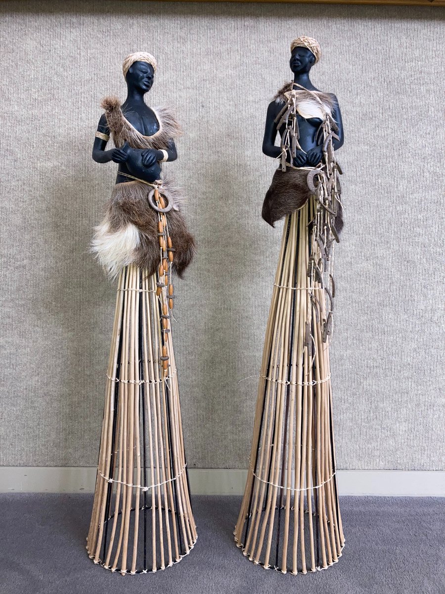SaperGalleries's tweet photo. Brazilian Roberta Hollanda's unique sculptures are made of black ceramic, goat skin, ornaments cut from coconut shell and fibers, and seeds.  Pays homage to the 3 races that formed the Brazilian nation: the indigenous, Europeans, and Africans. On display! https://t.co/6DedXLDQWV https://t.co/H8RgQf8LyZ