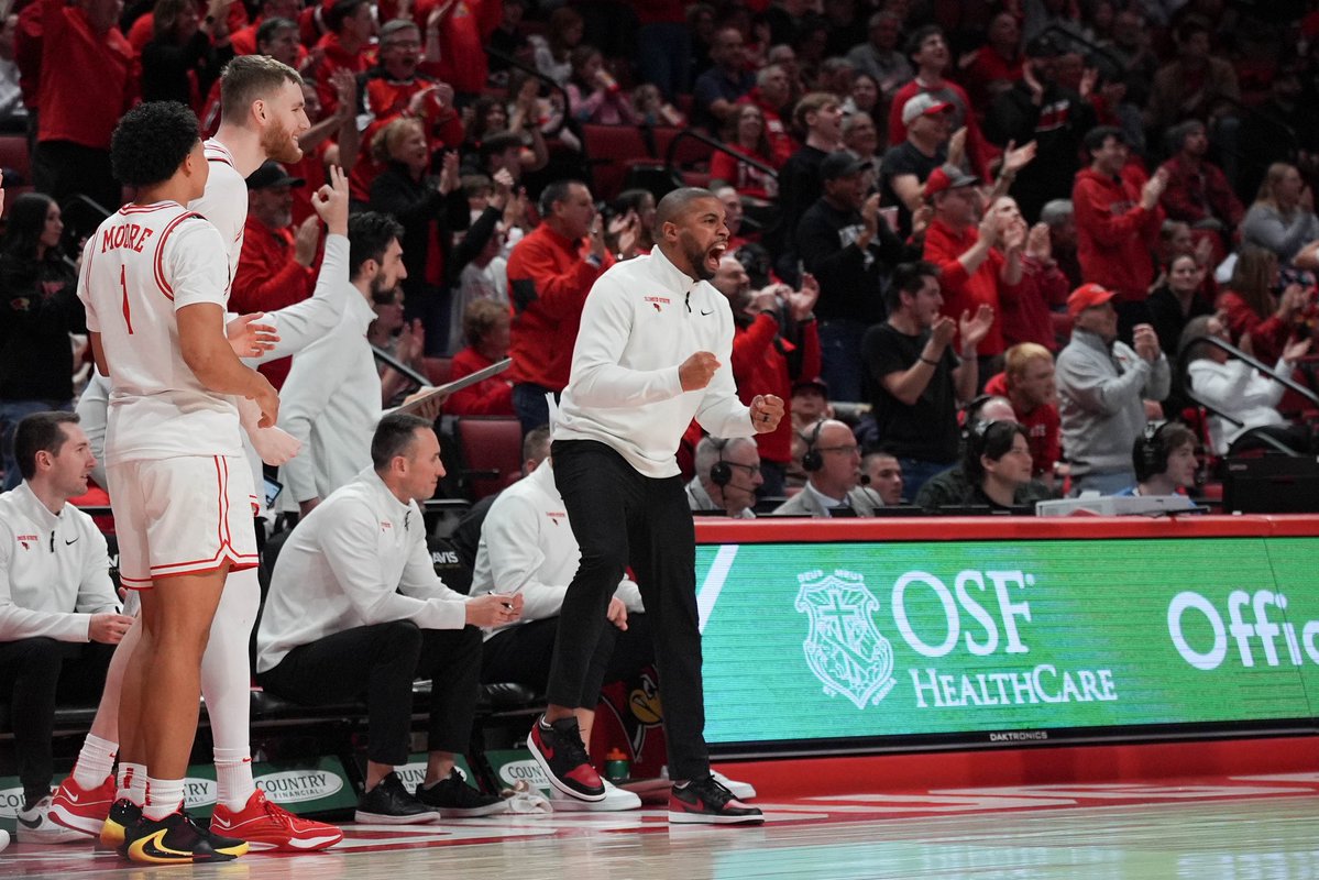 tygall_'s tweet photo. Former Illinois State associate head coach Jason Slay has been hired as Cincinnati’s new assistant coach.

Photo by @Janie_Serri 

#REDBIRDbasketball https://t.co/ve6KAnH4e4