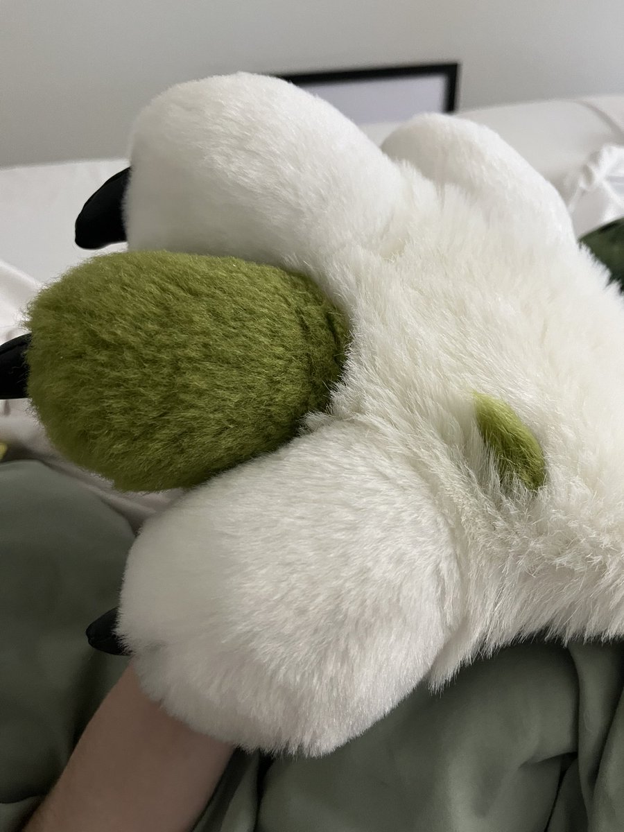 Shellsews's tweet photo. I started a quick refurb project for a local fur! Just resizing their handpaws/armsleeves so they fit better but I’m really just appreciating the furs used https://t.co/OMawebpUeX