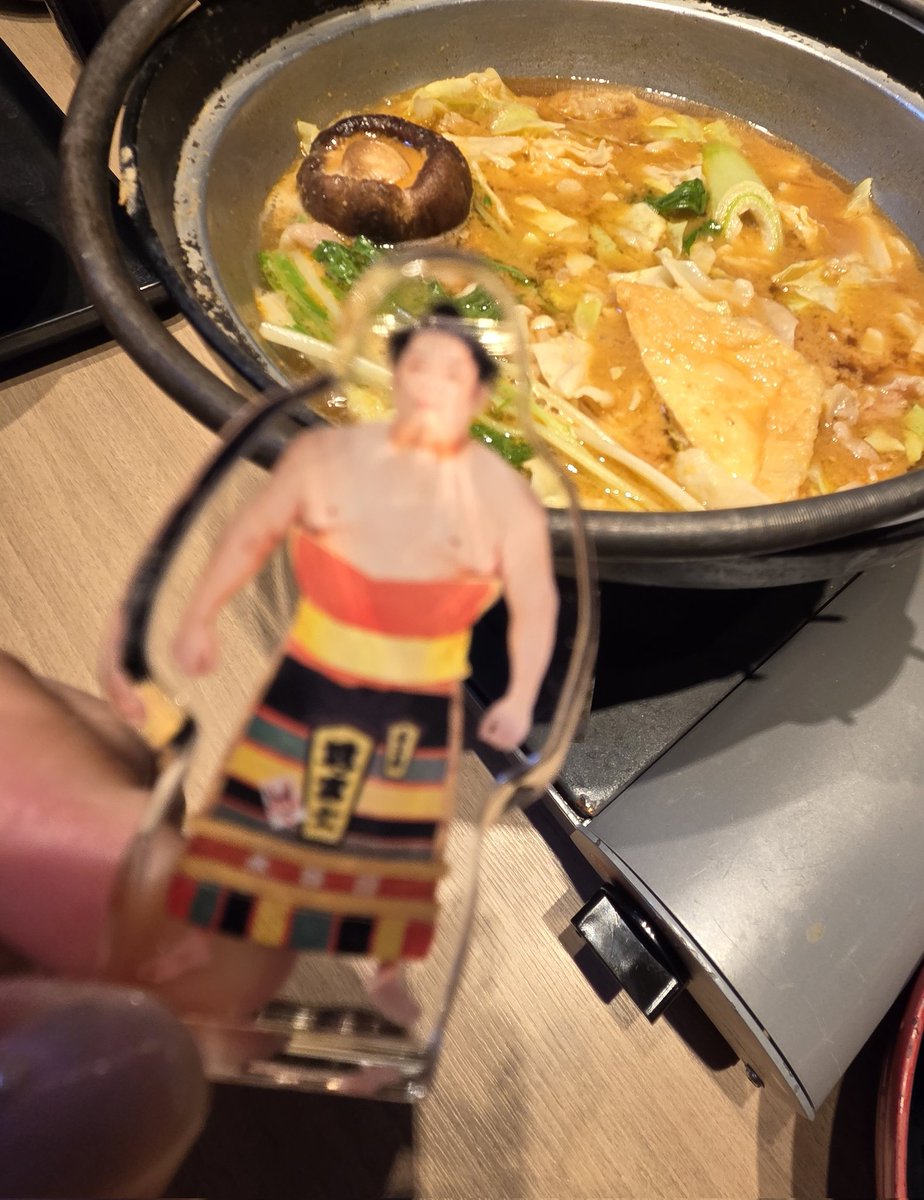 junchan06261's tweet photo. 上手く撮れないけど

いつかの、尊富士関アクスタと
ちゃんこ鍋✨

今日も、両国活動行ってきます🎵

#両国活動
#尊富士関アクスタ
#ちゃんこ鍋
#相撲力士さん応援中 https://t.co/XWV37EiQb2