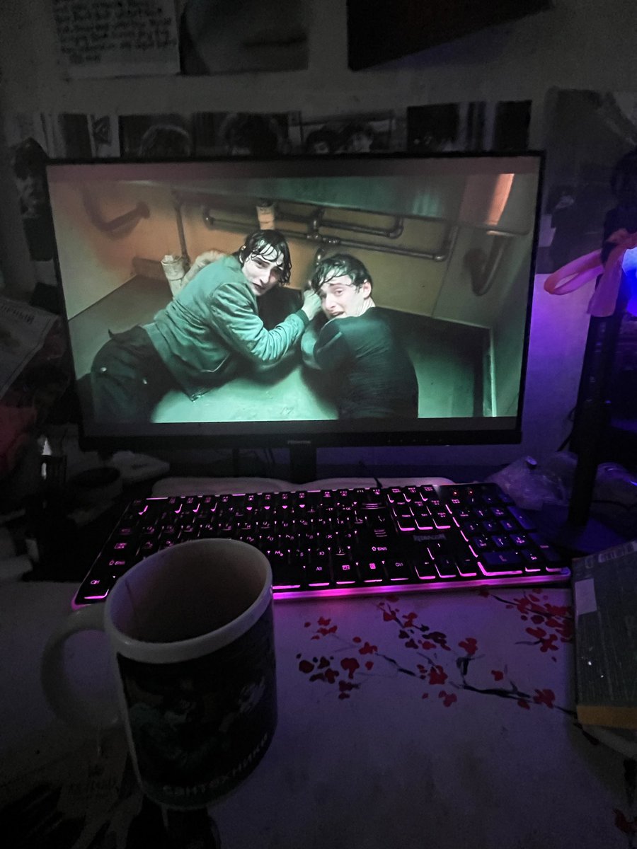noitki's tweet photo. 10 часов с лизой по звонку:
досмотрена только одна часть хорорра 2,5 часа (на вторую нам стало похуй мы начали смотреть всякую хуйню тип как уложить алкаша спать и тд)
5 часов звуков утюга
насилование мозга лизы байлерами и *******
исцеление фоа видео
китайские пупсы и милые коты https://t.co/SHo148zpSi