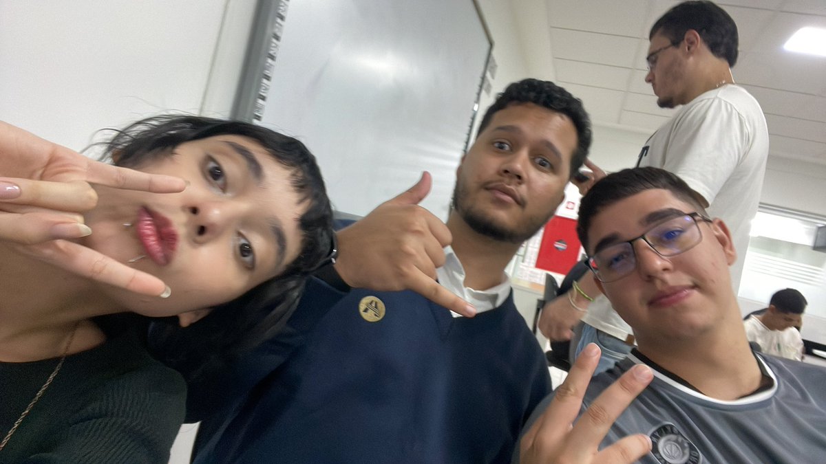 mbragasnt's tweet photo. meus bests <33 https://t.co/bMutNCIINr