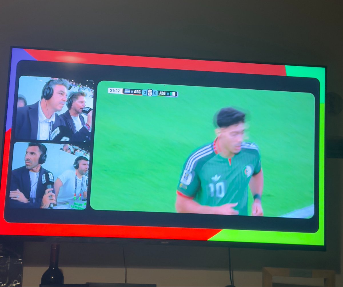 felixsquash's tweet photo. Enserio tengo que ver el partido a pantalla divididas con la cara de tevez vignolo y Gallardo ? https://t.co/wdt0m9bzRT