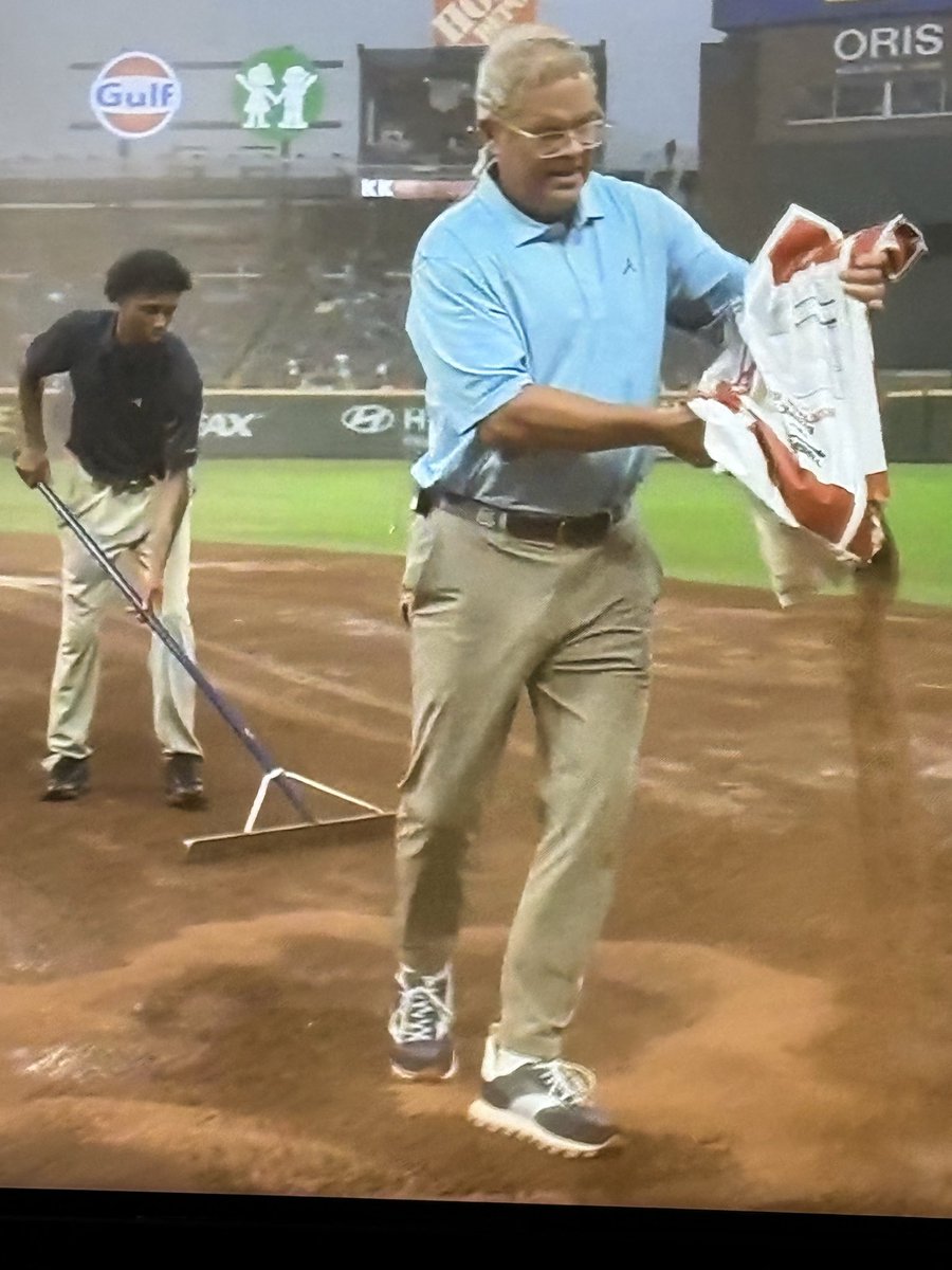cooldaddyfresh's tweet photo. @BravesVisionTV should win an Emmy for the rain delay coverage tonight https://t.co/TjTDLqNYq7