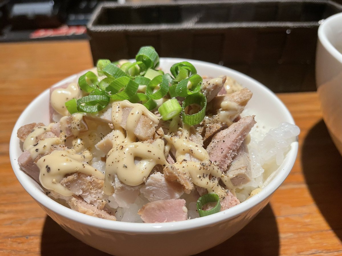 kue_ikebukuro's tweet photo. 今日も元気にオープンします🌟

冷やし煮干しあります🍜

クエルクスバー（地下1階）で

池袋で西山製麺所の麺を使用した

油そばを提供致してます🍜

平日限定営業
11:00～15:00(LO14:30）

土日祝日は定休日

#油そば #池袋ランチ #池袋 #池袋ラーメン #ラーメン ラン�� 冷やしラーメン https://t.co/6VebnELdtp