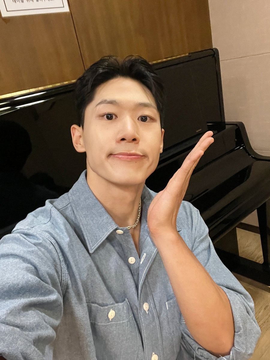 jungseungwon99's tweet photo. [#📸]
‘발칙한 클래식’ 롯데콘서트홀에서 만난 정승원 아티스트🎶

클래식의 매력에 흠뻑 빠져든 여름밤✨
함께해주셔서 감사드립니다💙

#정승원 #JUNGSEUNGWON
#발칙한클래식 #제이플로엔터테인먼트 https://t.co/ZaZUDsXAYi
