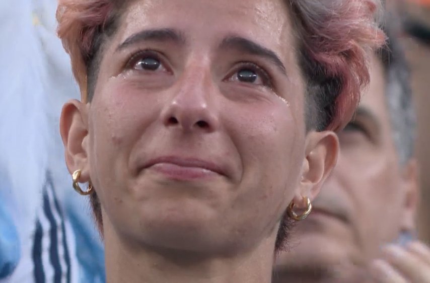 FifaLiveUpdatee's tweet photo. 𝗡𝗘𝗪: Every Argentinian fan started crying when they saw Lionel Messi on the big screen.

They can't believe they are witnessing their GOAT one more time this World Cup, they thought it was the last time in 2022, but here he is again.

And LOOK what it means! 🩵 https://t.co/joeorKKbZx