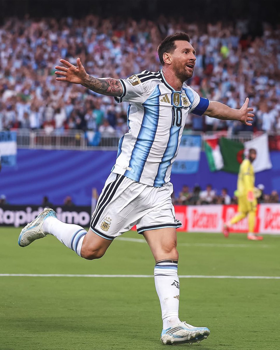 ⏰ HT' Argentina lead 1-0 at half-time against Algeria thanks to a